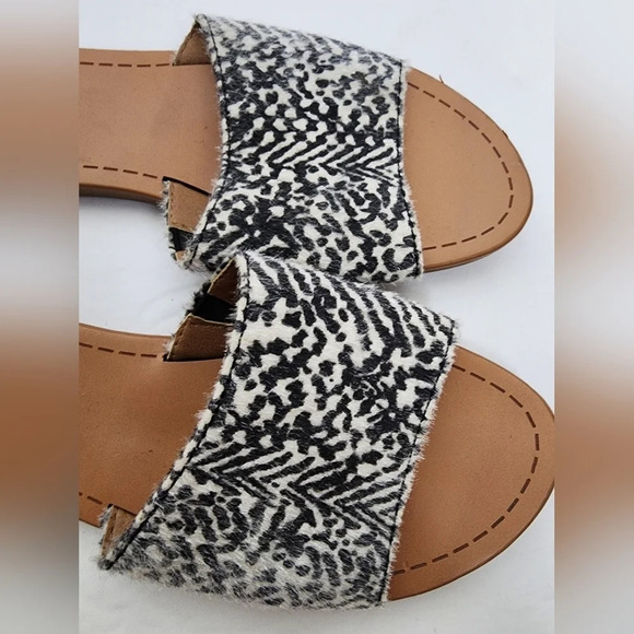 DV by Dolce Vita Black & White Sandals - Picture 2 of 5